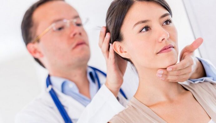 the doctor examines a patient with neck pain